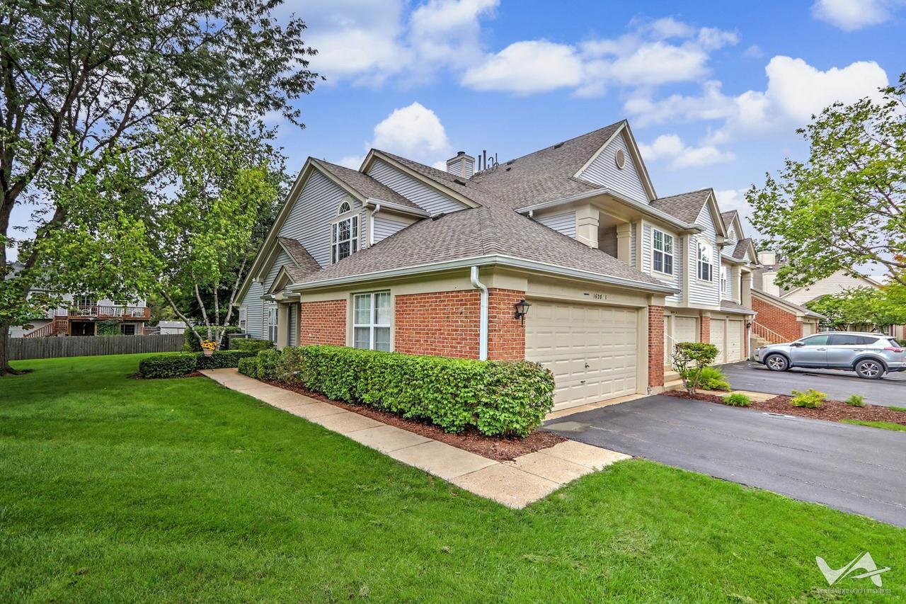 1628 Columbia Cir. #1, Bartlett, IL 60103