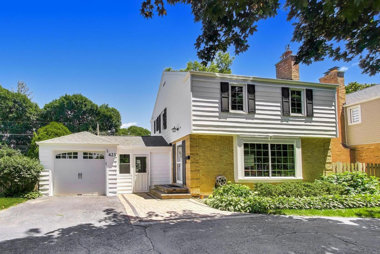 623 S Arlington Heights Rd., Arlington Heights, IL 60005