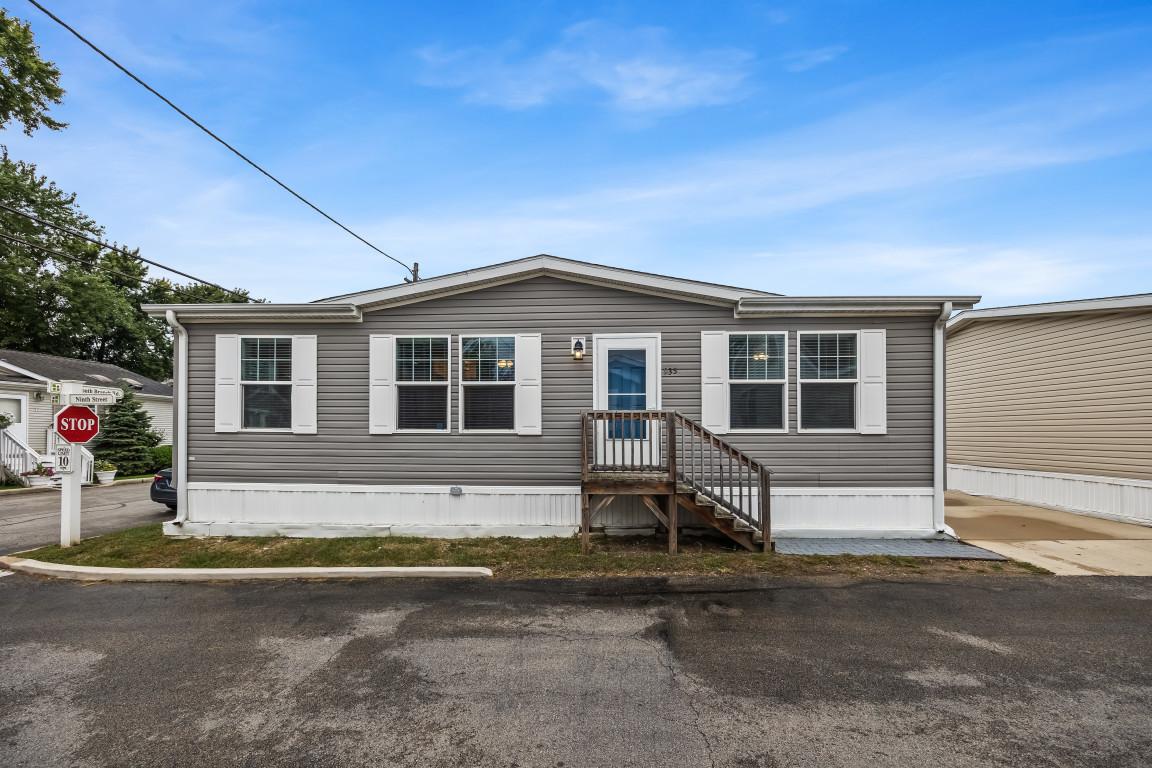 935 9th St., Northfield, IL 60093