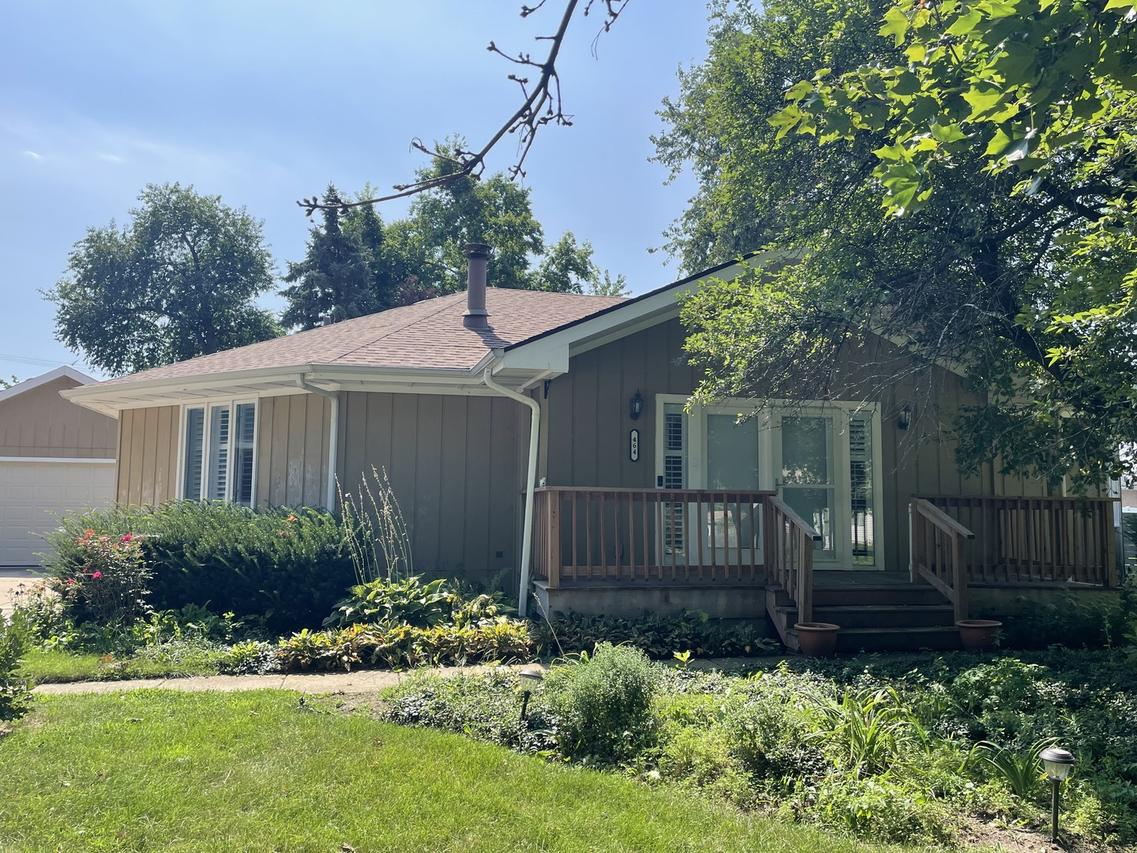 464 S Madison St., Oswego, IL 60543