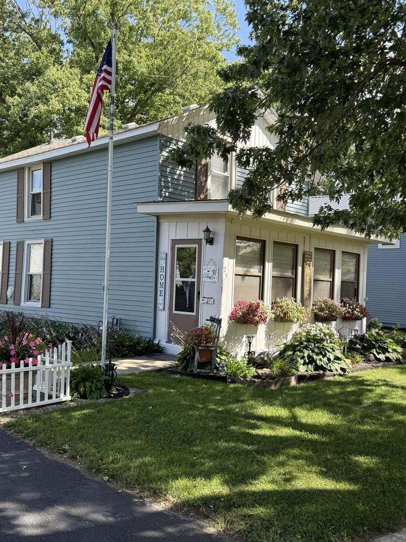 25 N Jones Ave., Amboy, IL 61310