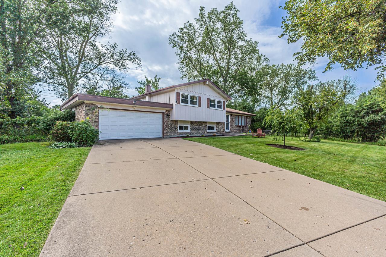 1320 Deerfield Pl., Highland Park, IL 60035