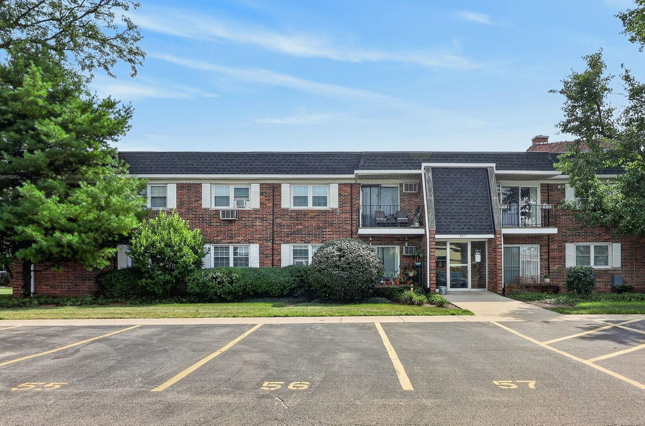 2411 Ogden Ave. #11, Downers Grove, IL 60515