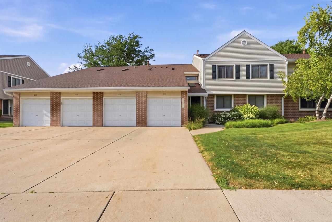 938 Hidden Lake Dr., Buffalo Grove, IL 60089