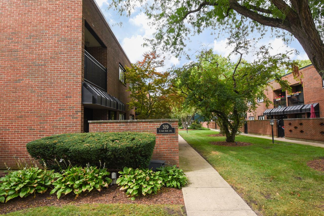 319 N Oak Park Ave. #C, Oak Park, IL 60302