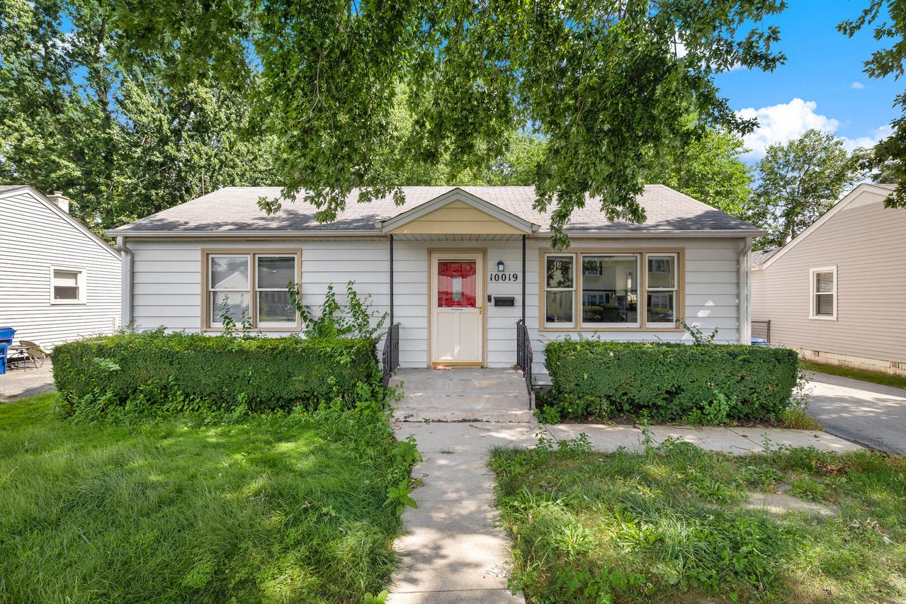 10019 S Tripp Ave., Oak Lawn, IL 60453