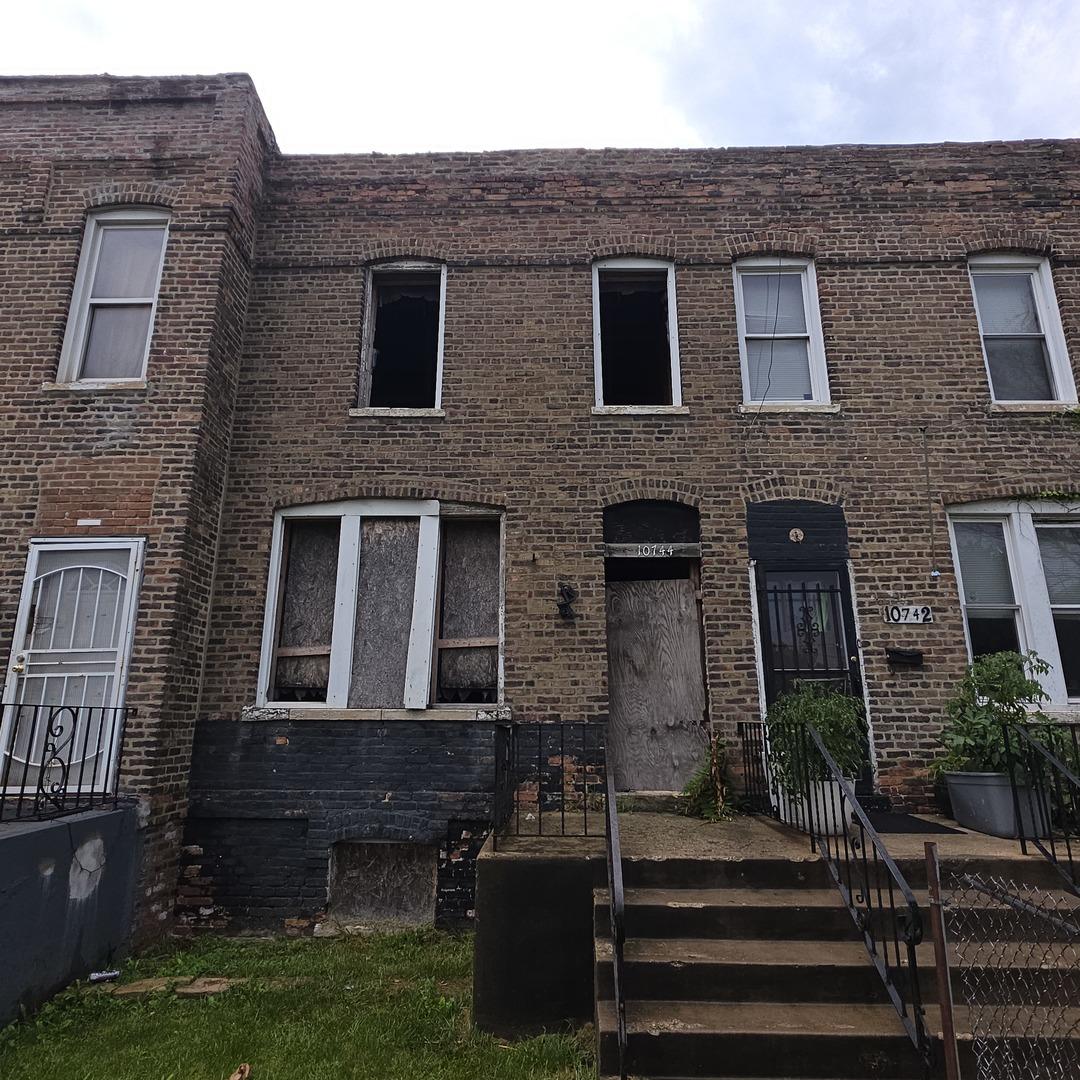 10744 S Langley Ave., Chicago, IL 60628
