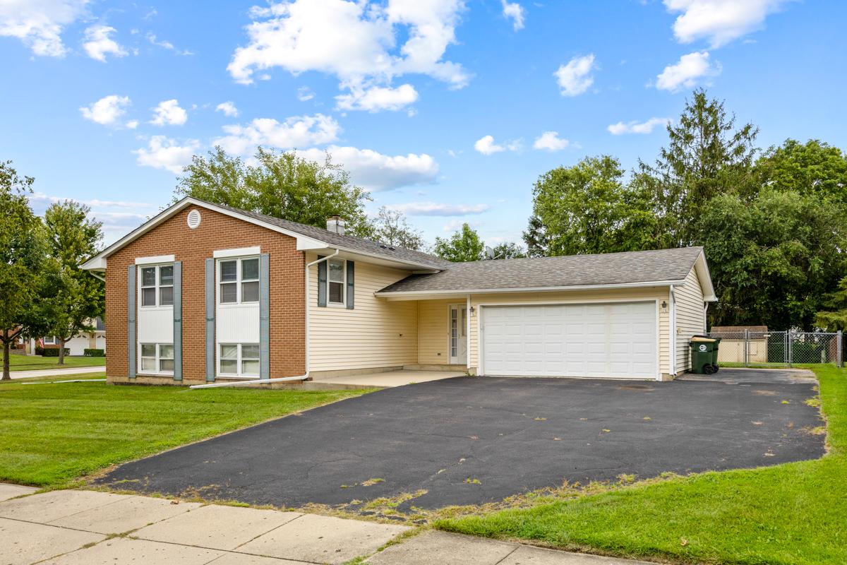 1381 Volkamer Tr., Elk Grove Village, IL 60007