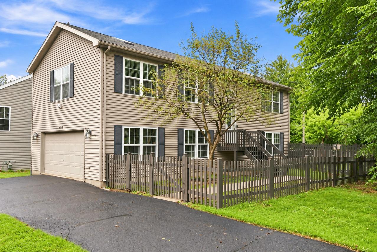 1379 Cary Rd., Algonquin, IL 60102