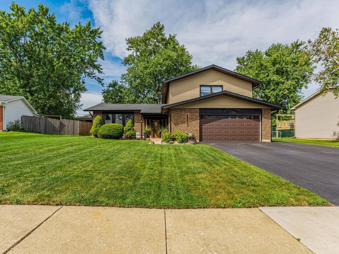 349 Knight Ct., Bolingbrook, IL 60440