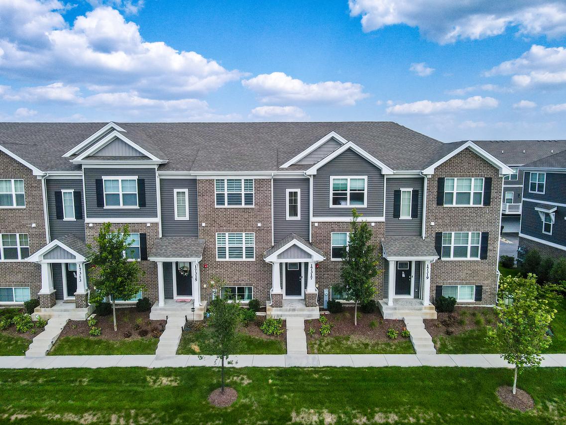 17317 Roscommon Rd., Tinley Park, IL 60477