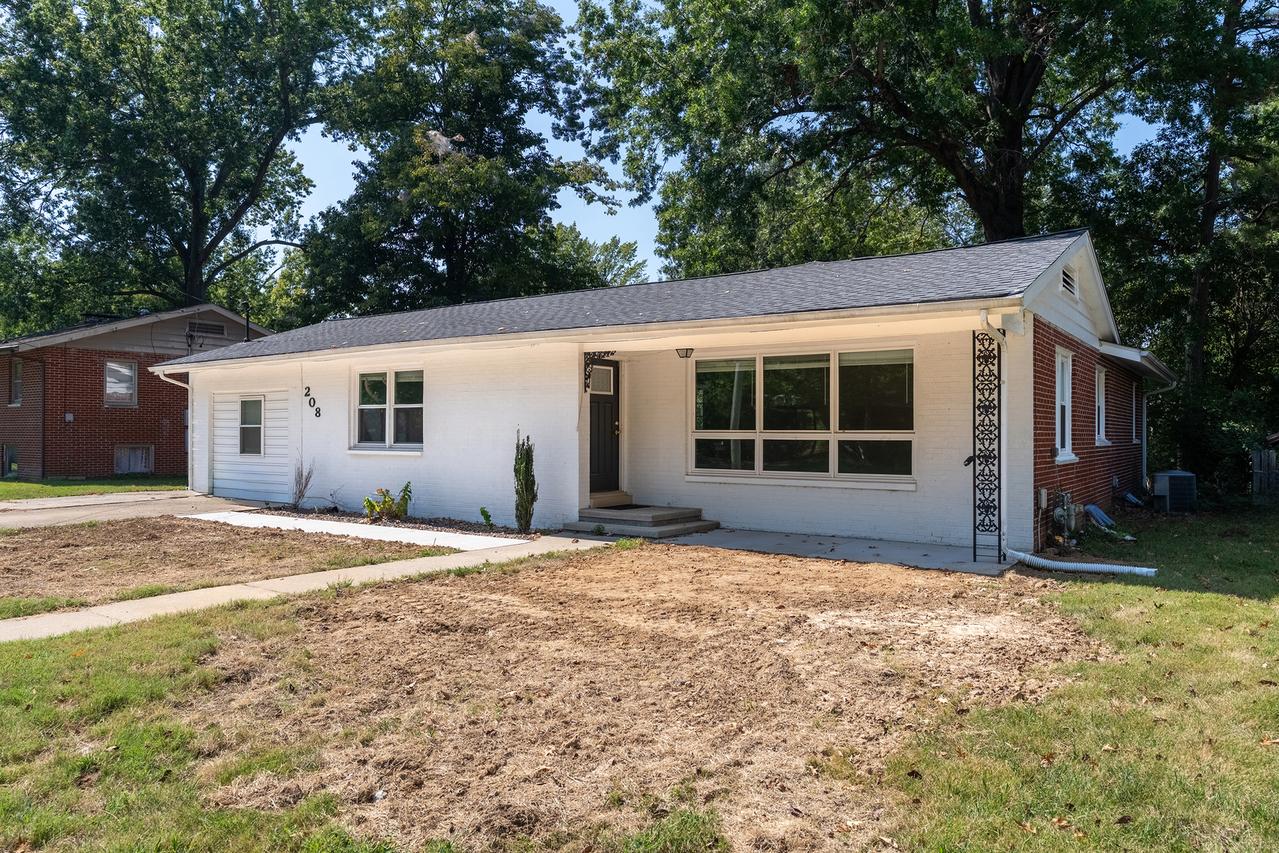 208 S Pine Ln., Carbondale, IL 62901