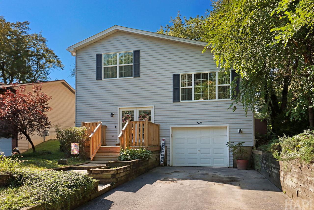 9725 W 17th St., Zion, IL 60099