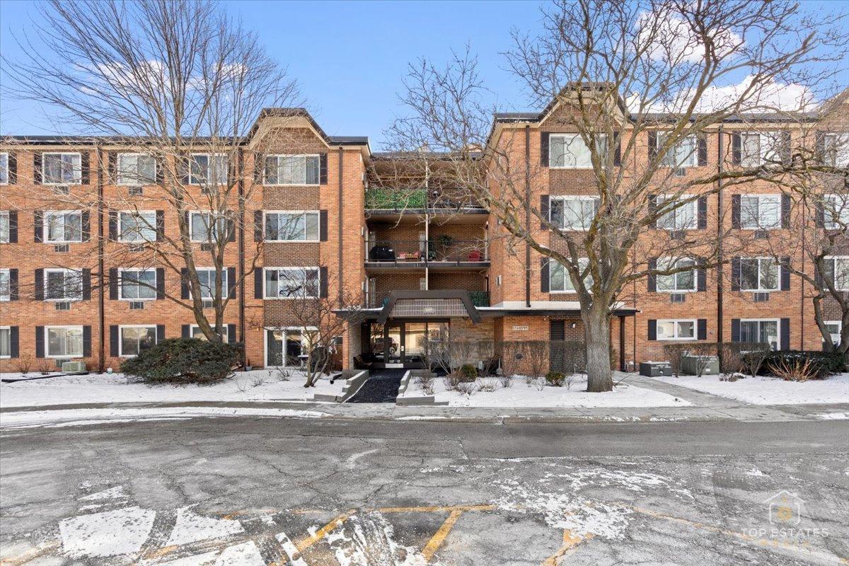 1107 S Old Wilke Rd. #208, Arlington Heights, IL 60005
