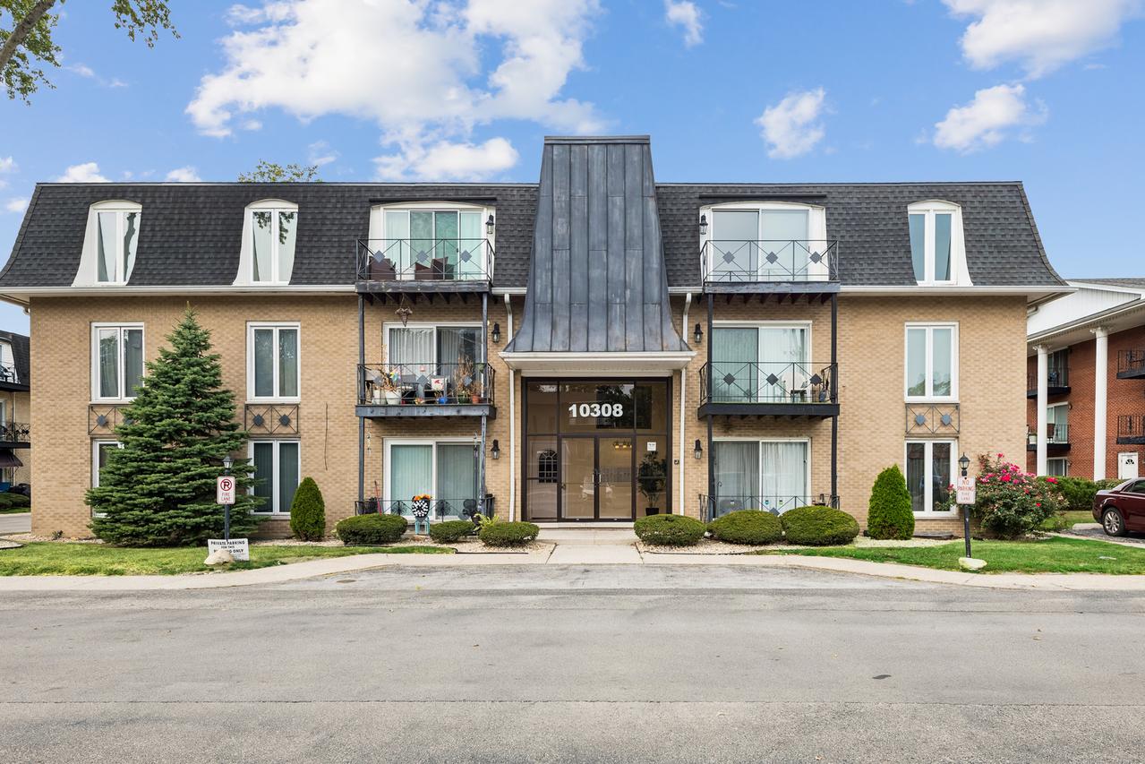 10308 Circle Dr. #302, Oak Lawn, IL 60453