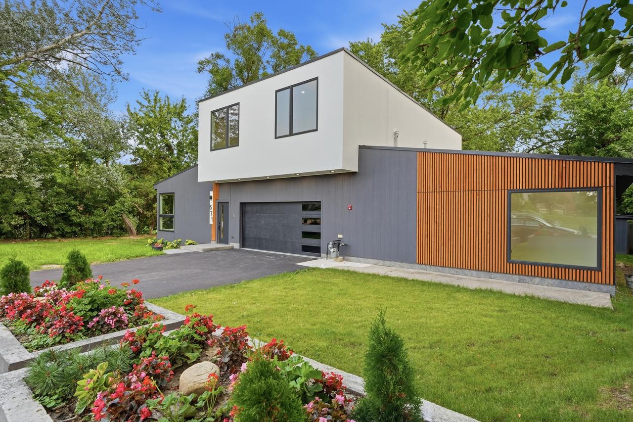 671 W Lake Cook Rd., Palatine, IL 60074
