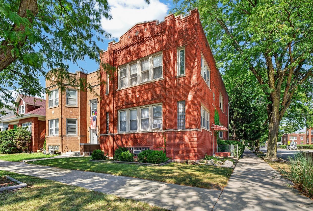 5200 W Byron St., Chicago, IL 60641