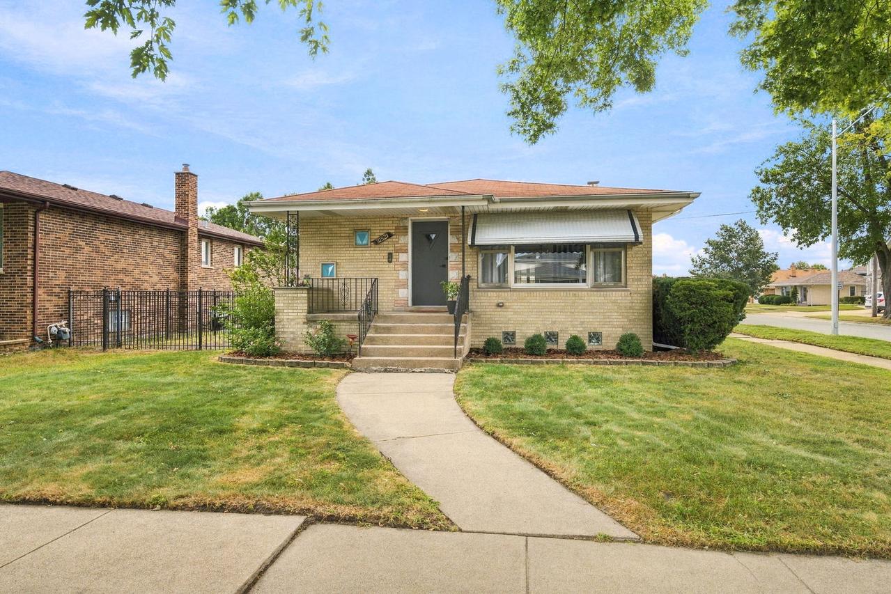 10521 Lavergne Ave., Oak Lawn, IL 60453