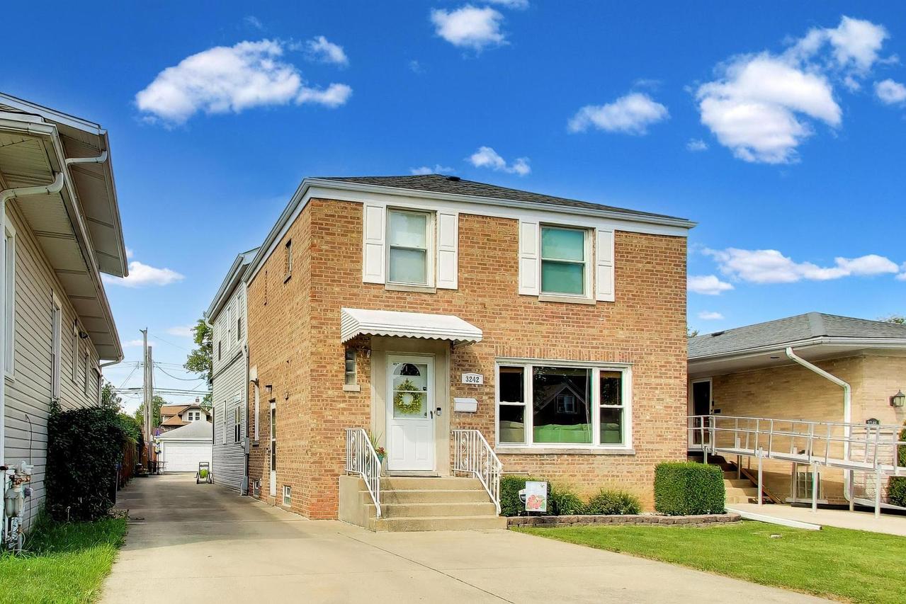 3242 N Oketo Ave., Chicago, IL 60634