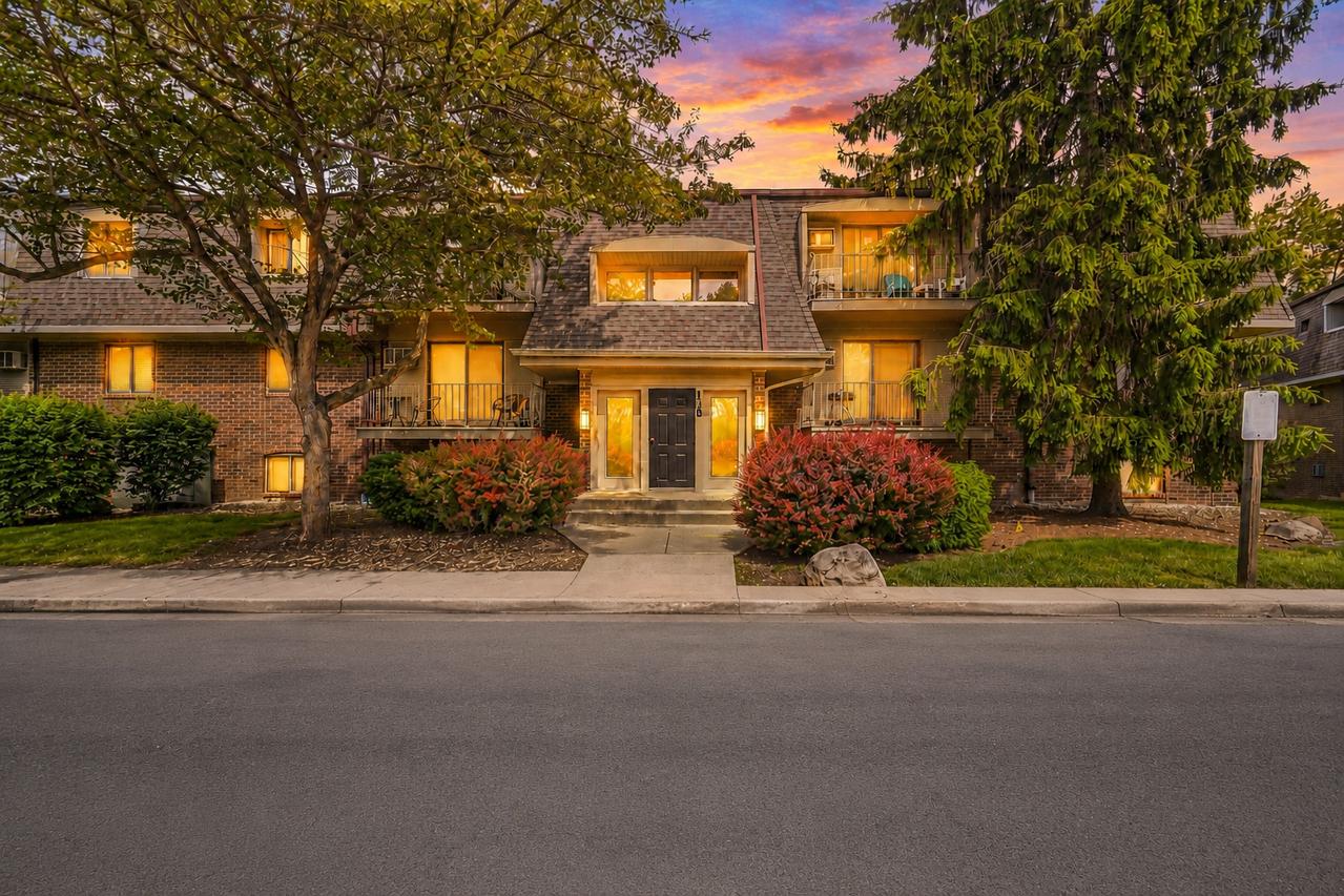 138 E Bailey Rd. #M, Naperville, IL 60565