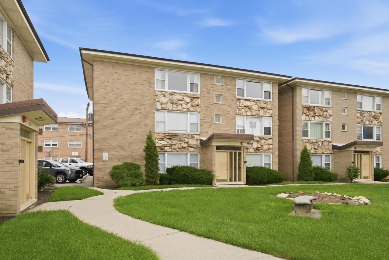 3170 W Meadow Ln. #23, Merrionette Park, IL 60803