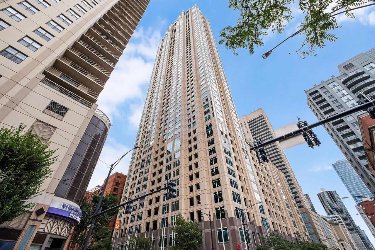 33 W Ontario St. #42ES, Chicago, IL 60654