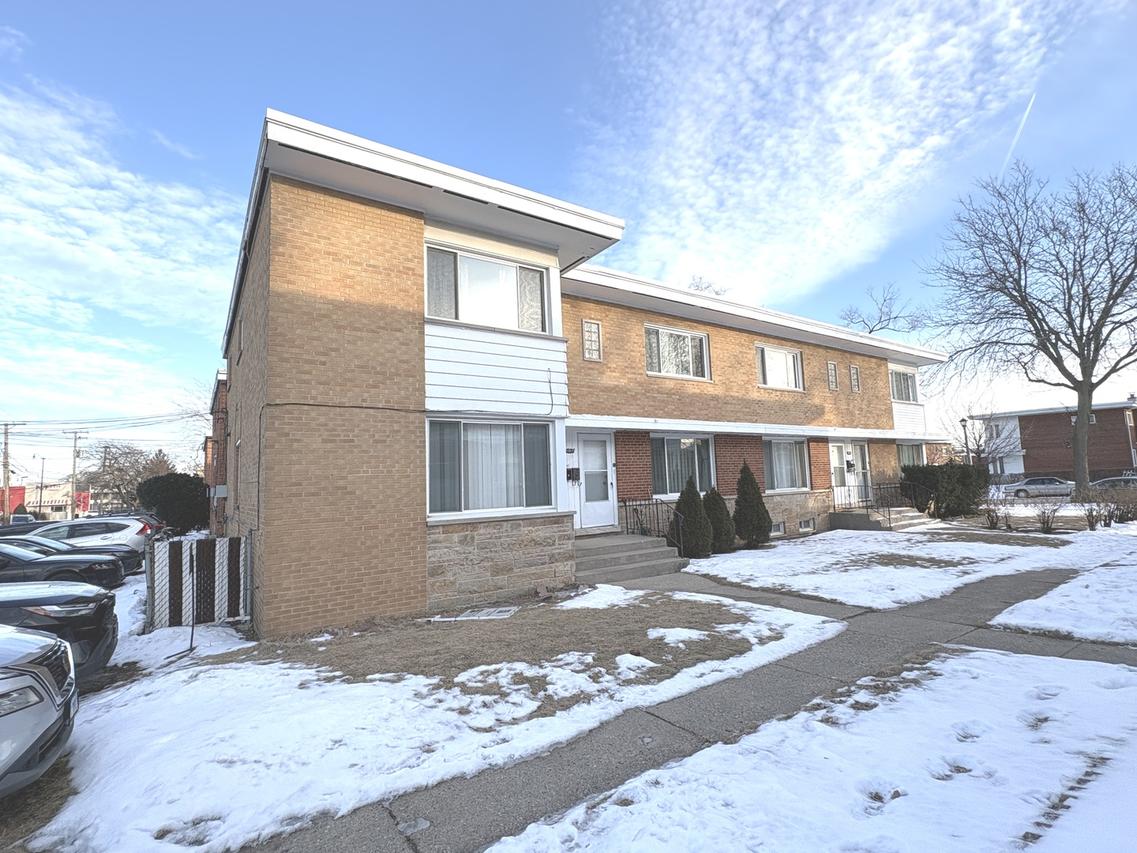 4864 Carol St. #D, Skokie, IL 60077