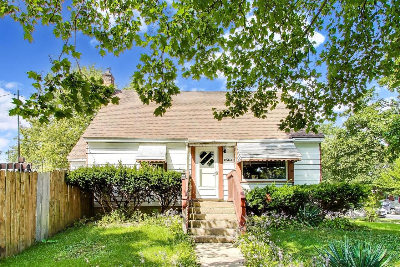 17558 Community St., Lansing, IL 60438