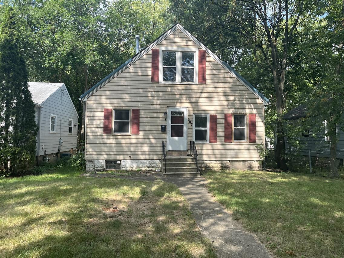 607 Leonard Ave., Dekalb, IL 60115