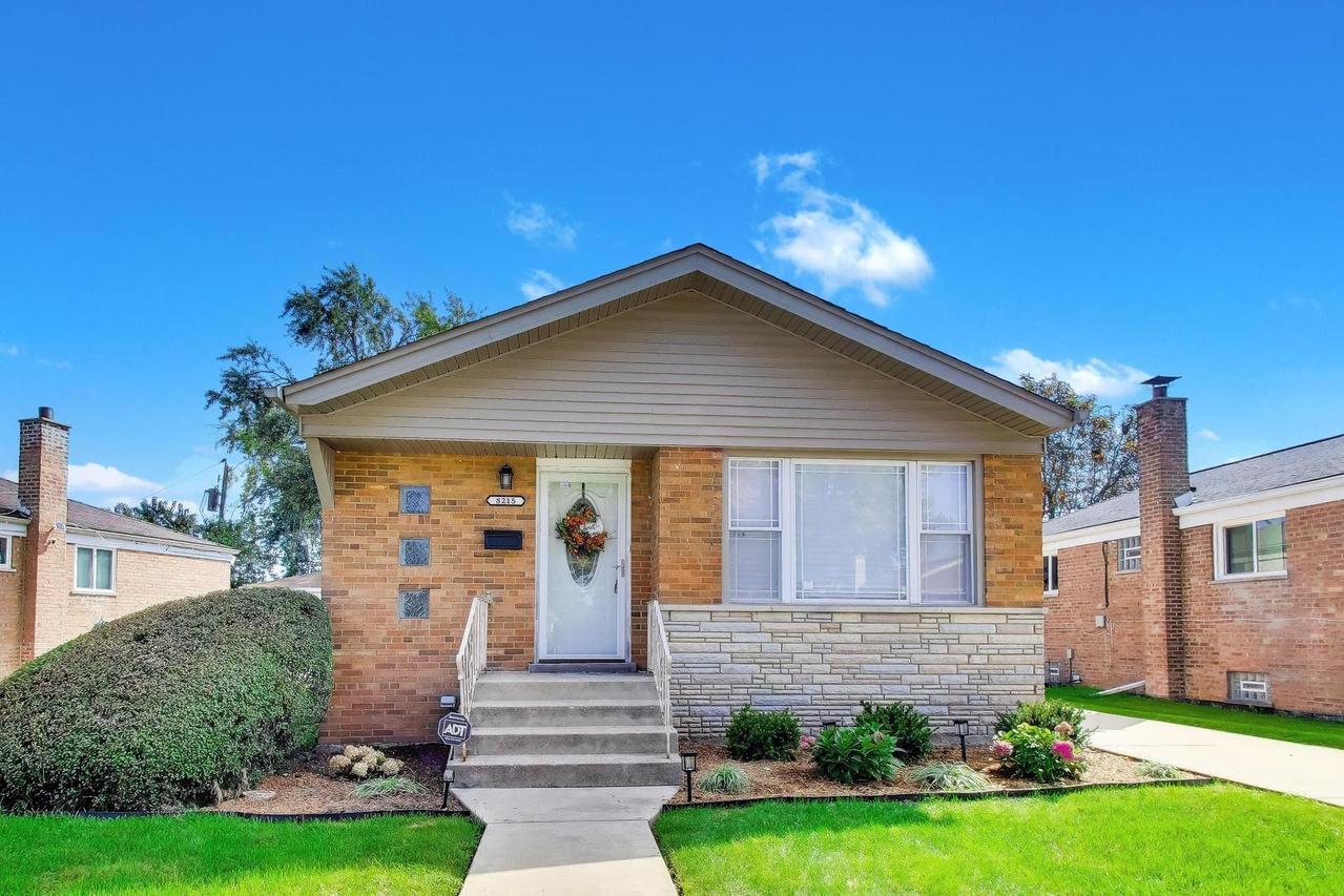 8215 S Tripp Ave., Chicago, IL 60652