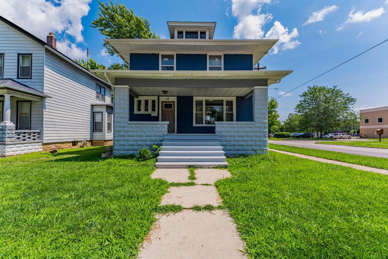 228 Richards St., Joliet, IL 60433