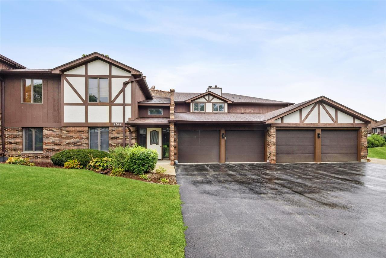 9744 Mill Dr. #E1, Palos Park, IL 60464