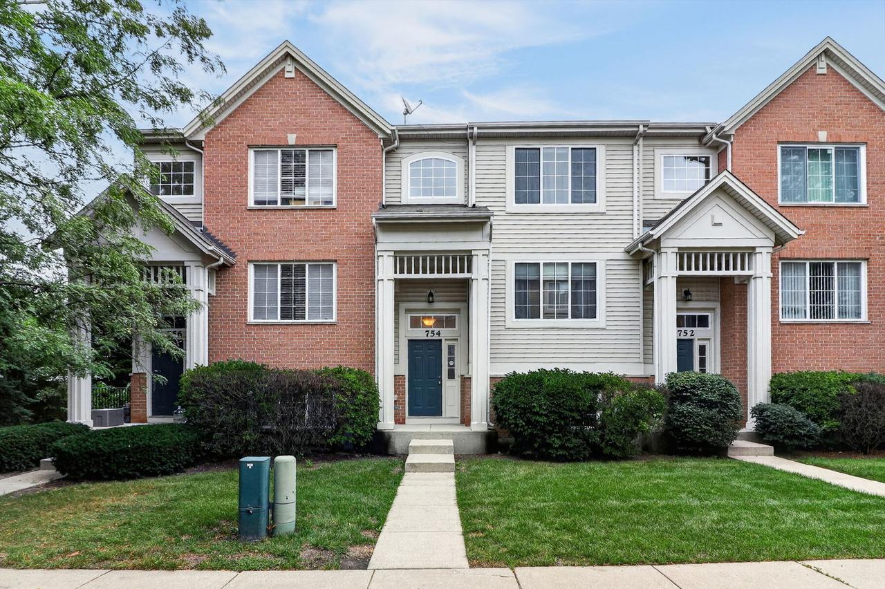 754 Hanbury Dr., Des Plaines, IL 60016