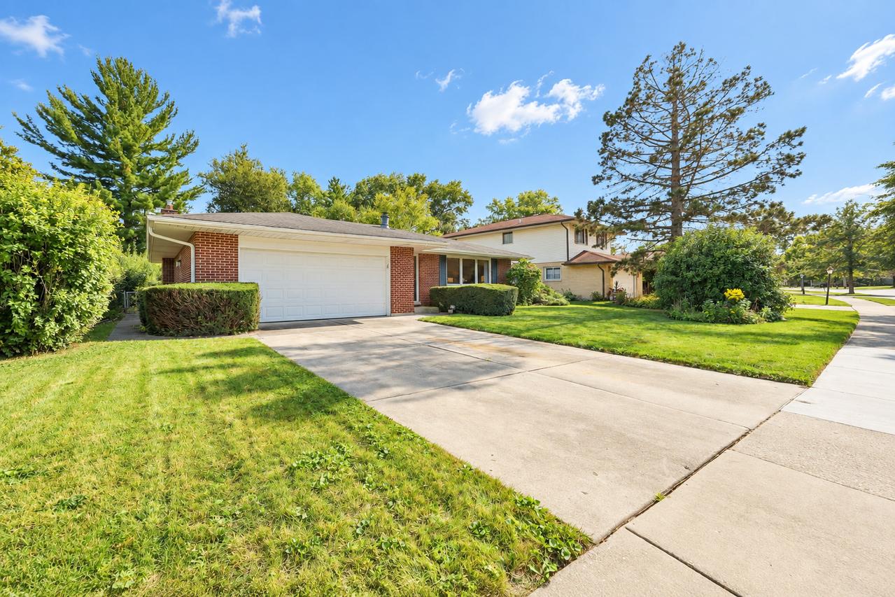 1723 E Maya Ln., Mount Prospect, IL 60056