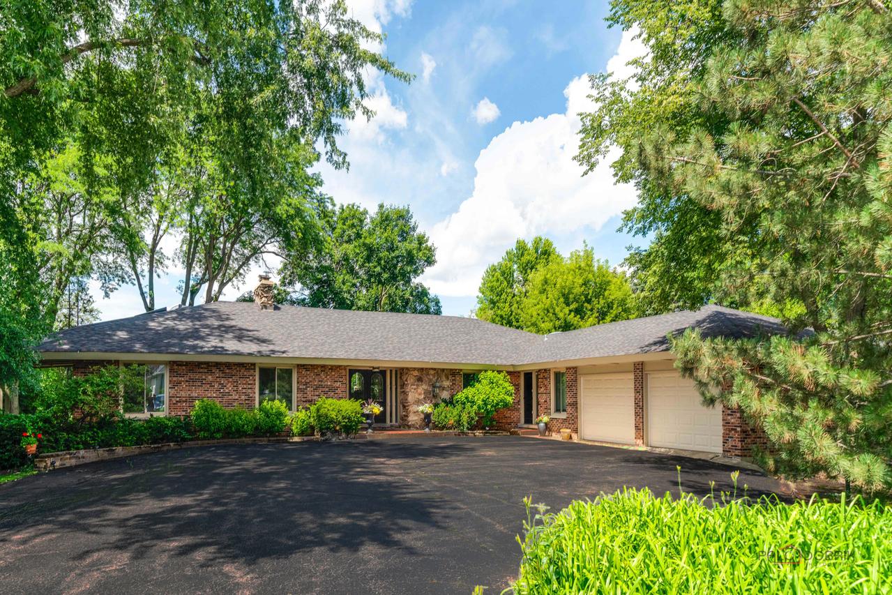 2432 Federal Ct., Long Grove, IL 60047