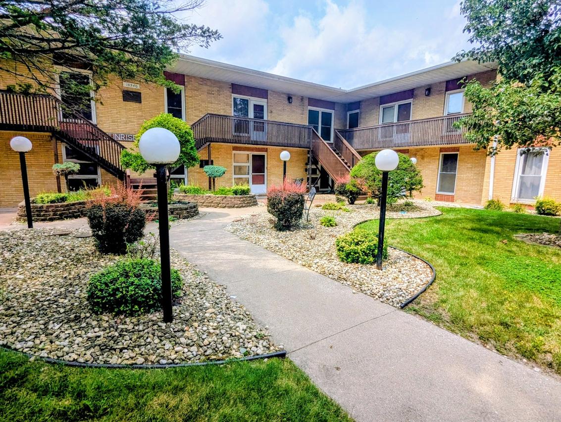 18340 Burnham Ave. #11, Lansing, IL 60438