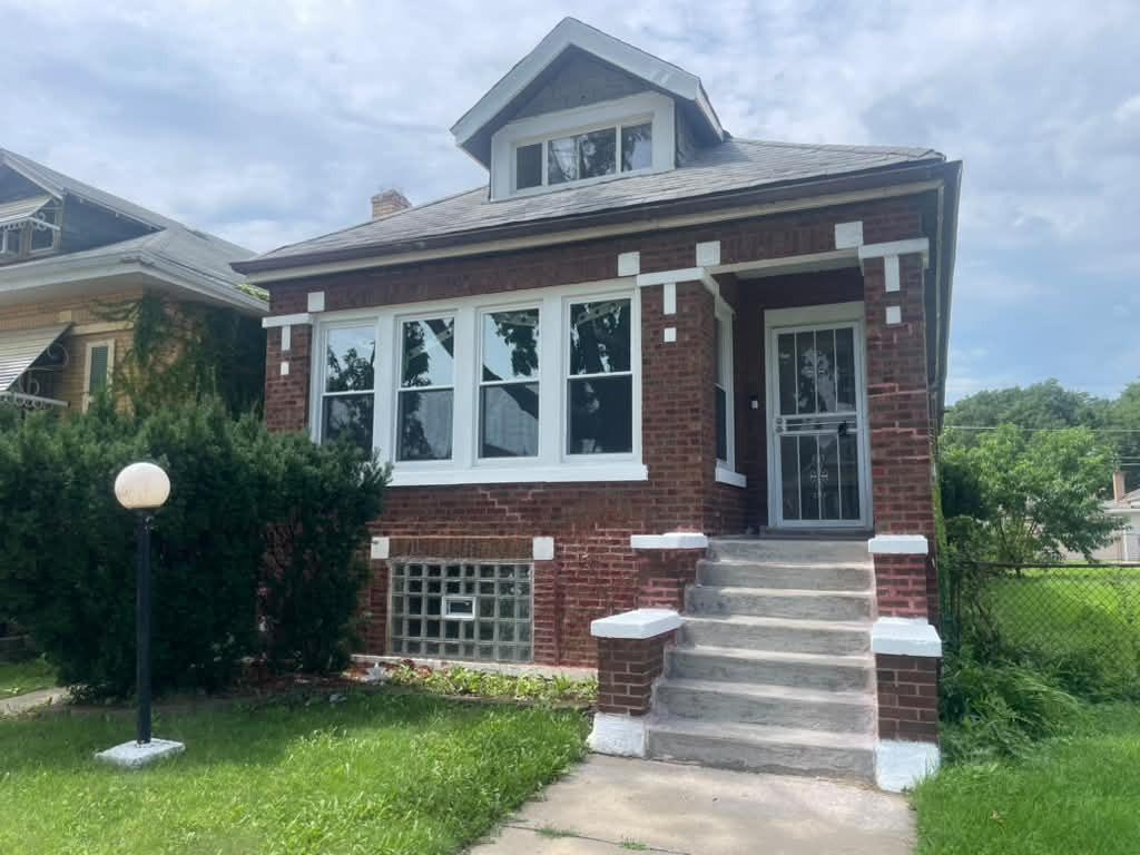 8824 S Throop St., Chicago, IL 60620