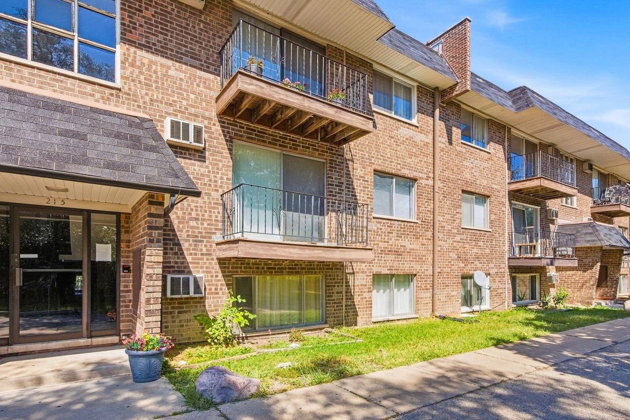 215 S Hale St. #6A, Addison, IL 60101