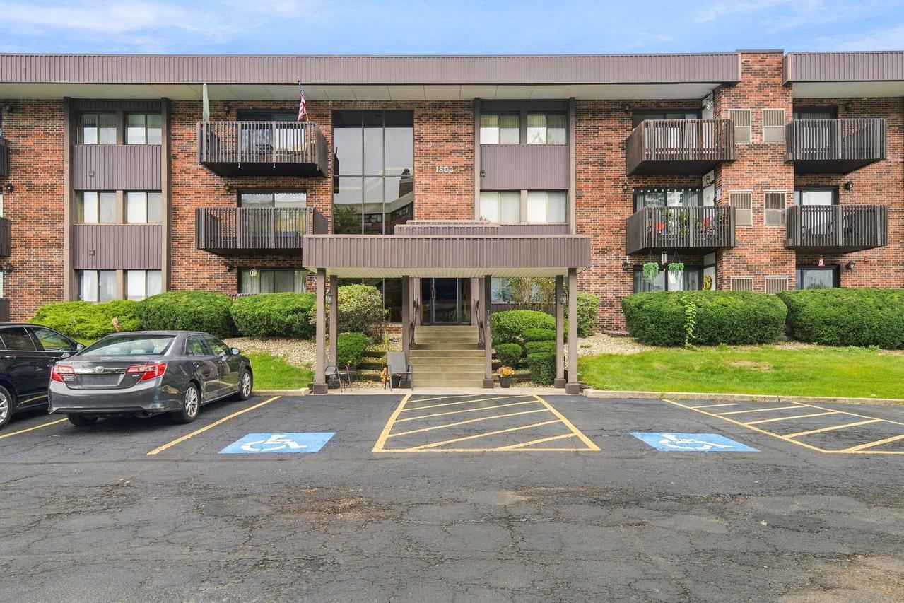 1503 Woodbridge Rd. #2G, Joliet, IL 60436
