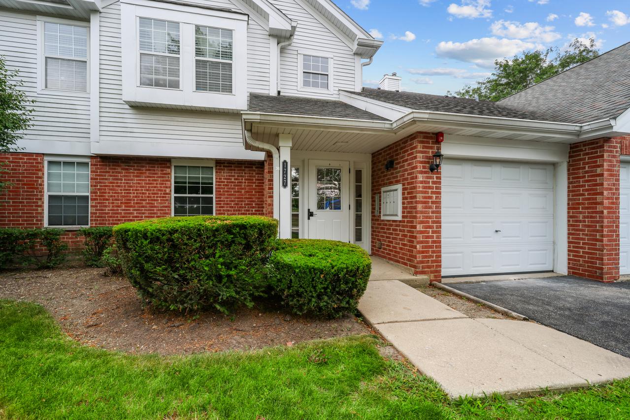 1727 W Hawkes St. #8, Arlington Heights, IL 60004