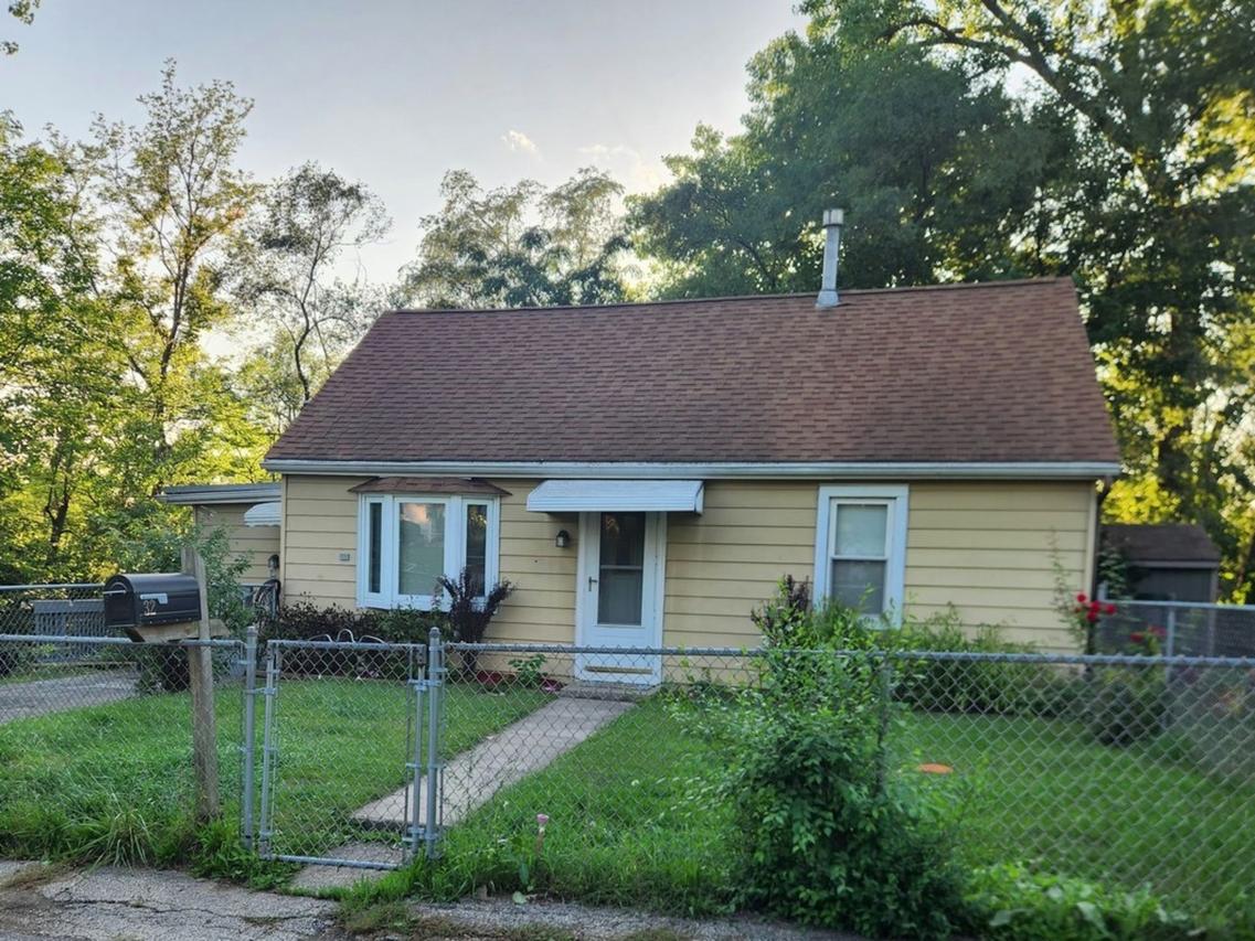 32 Arlington Ln., Fox Lake, IL 60020