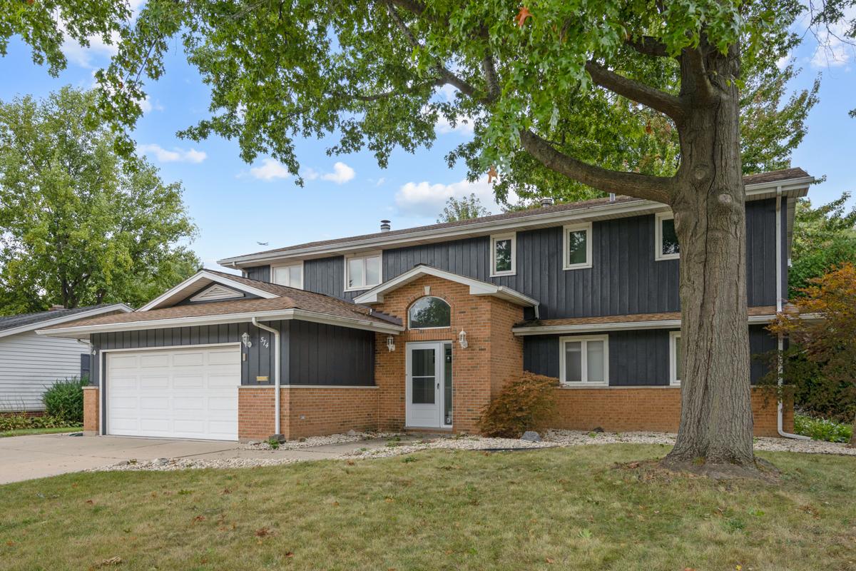574 Ridge Ave., Elk Grove Village, IL 60007