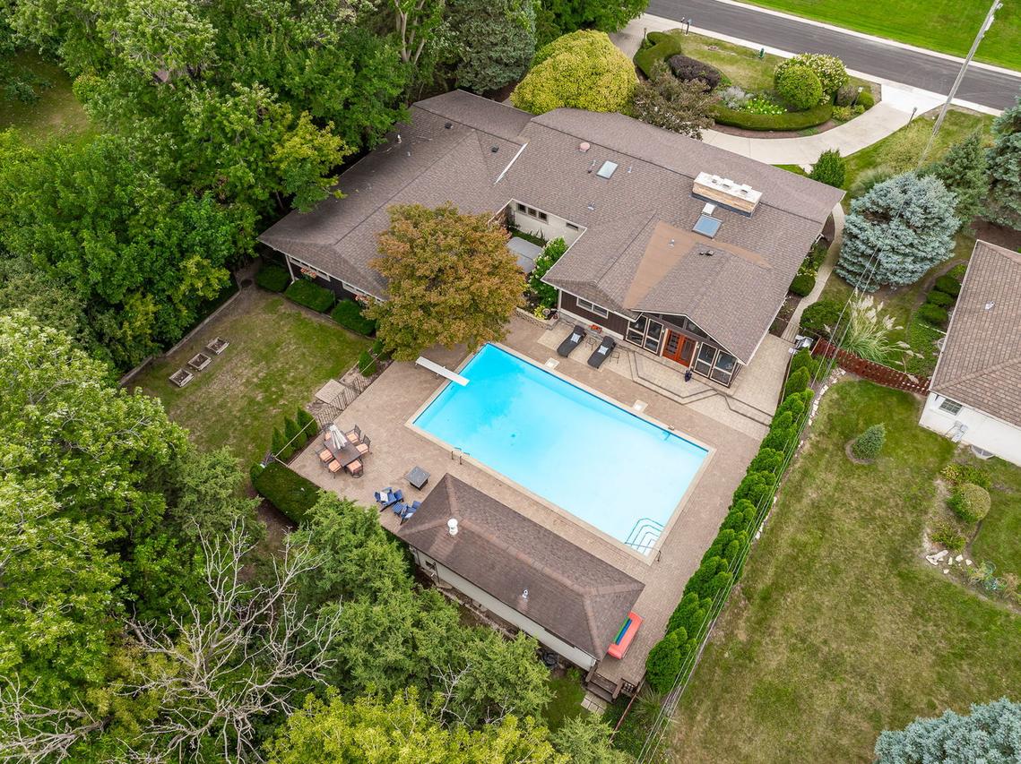 12 Meadowood Dr., Oak Brook, IL 60523