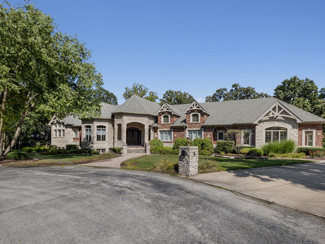 50 Elizabeth Ln., Palos Park, IL 60464