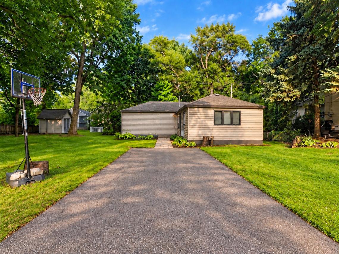 24 John St., Crystal Lake, IL 60014