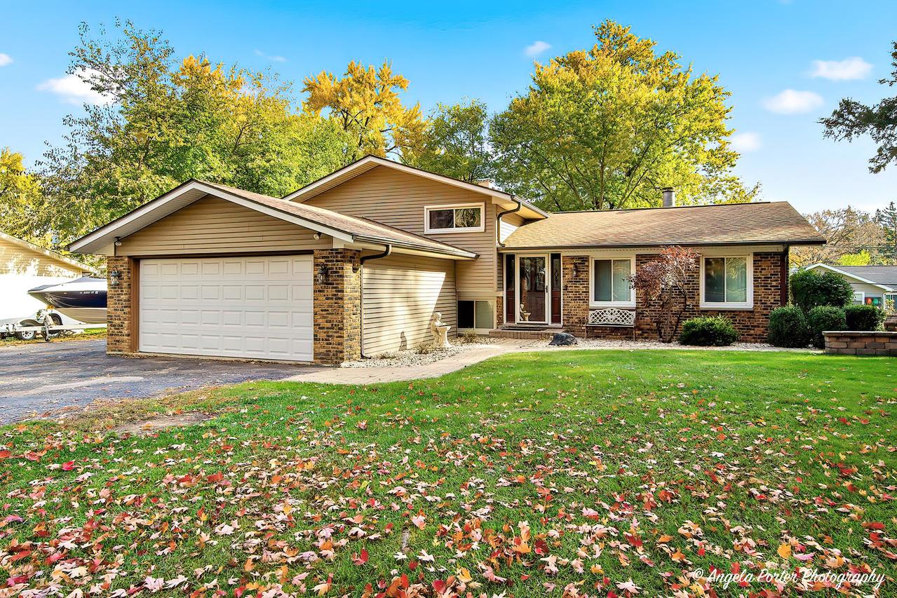 34679 N Hiawatha Tr., Mchenry, IL 60051
