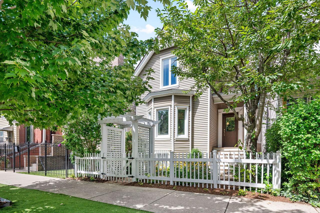 2520 W Medill Ave., Chicago, IL 60647