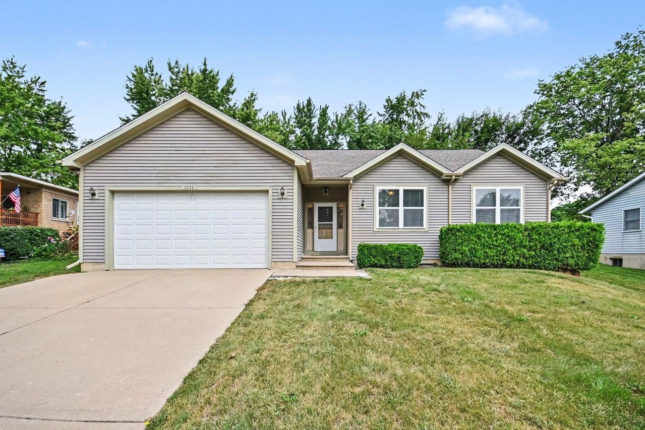 1232 Lakewood Dr., Somonauk, IL 60552