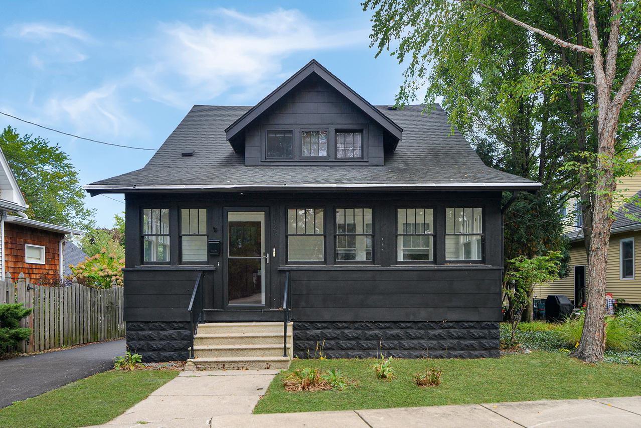 724 S 5th St., St. Charles, IL 60174
