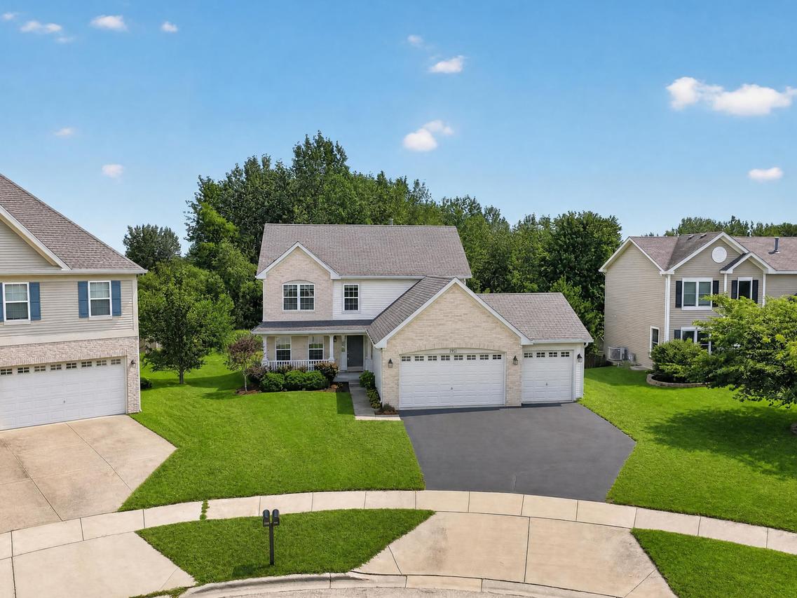 1911 Cameron Dr., Hampshire, IL 60140